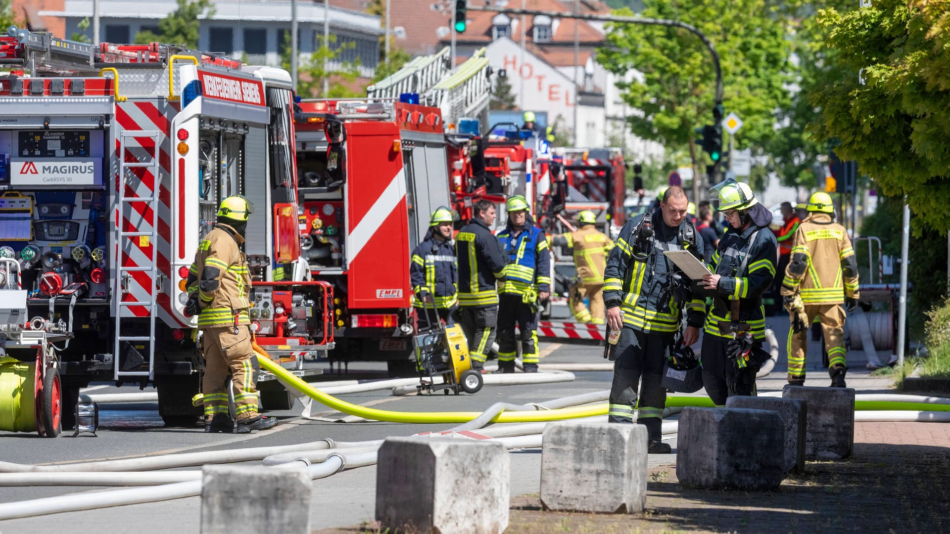 Einsatzkräfte der Feuerwehr: Insgesamt dauerte die Übung rund vier Stunden.