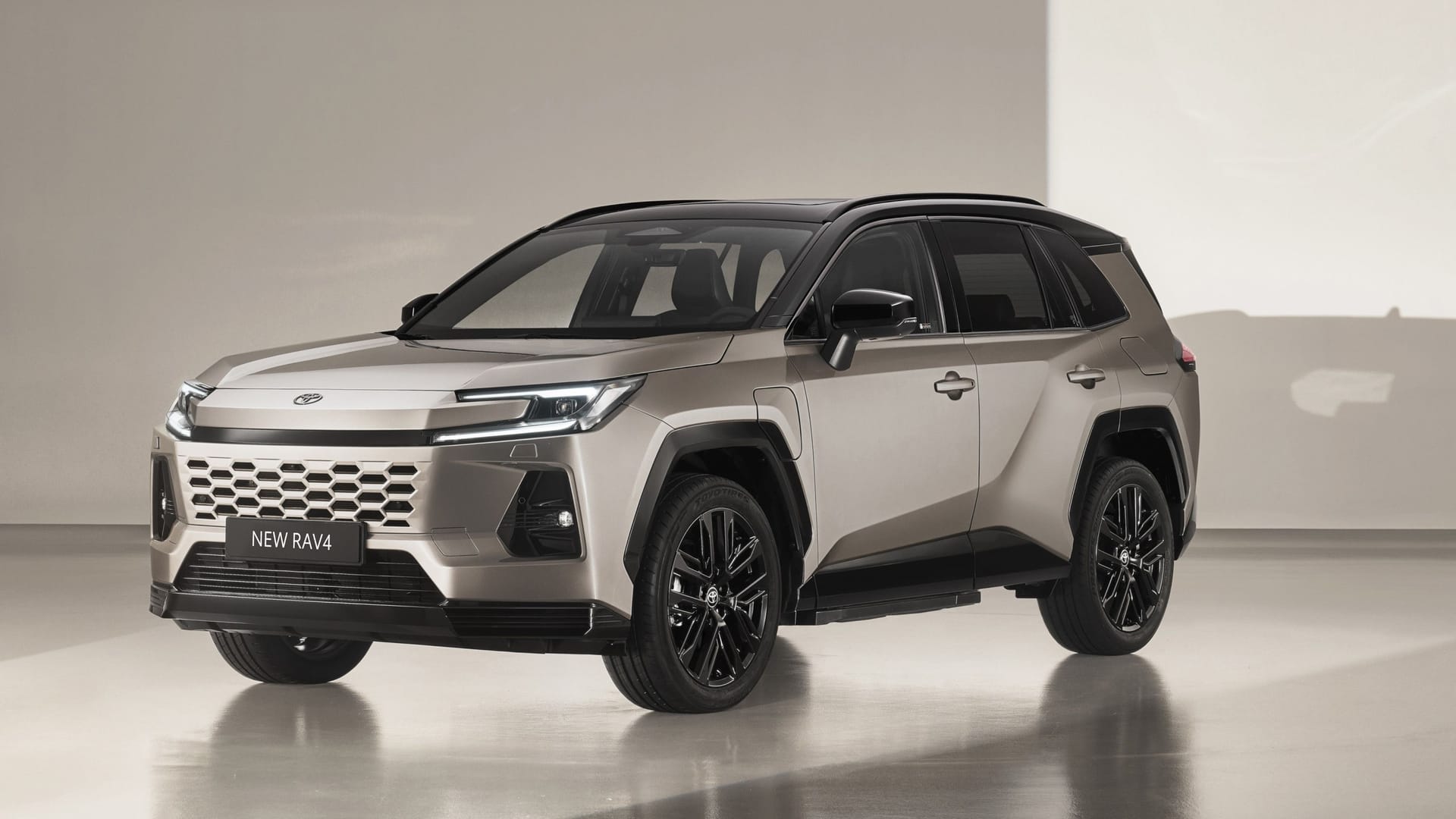 Mit selbstbewusster Frontpartie: Der neue RAV4 bleibt ein eher kantiger Typ.