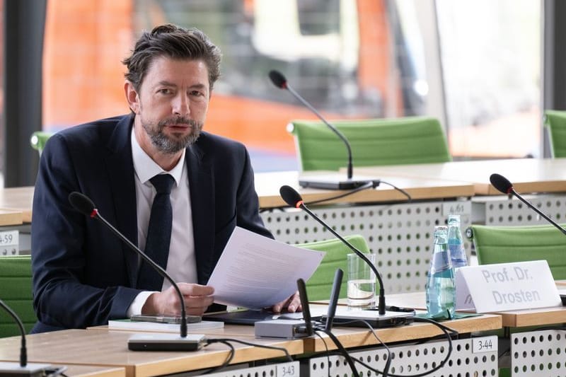 Christian Drosten, Virologe, nimmt an einer Sitzung des Landtags-Untersuchungsausschusses im Plenum teil. Der Ausschuss soll die Arbeit der sächsischen Regierung im Zusammenhang mit dem Coronavirus im Zeitraum von 2019 bis 2024 prüfen. (zu dpa: «Virologe Drosten gegen schematische Pandemie-Planung»)