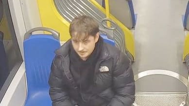 Einer der Tatverdächtigen. Zwei Fahrgäste wurden in der Linie 15 attackiert.