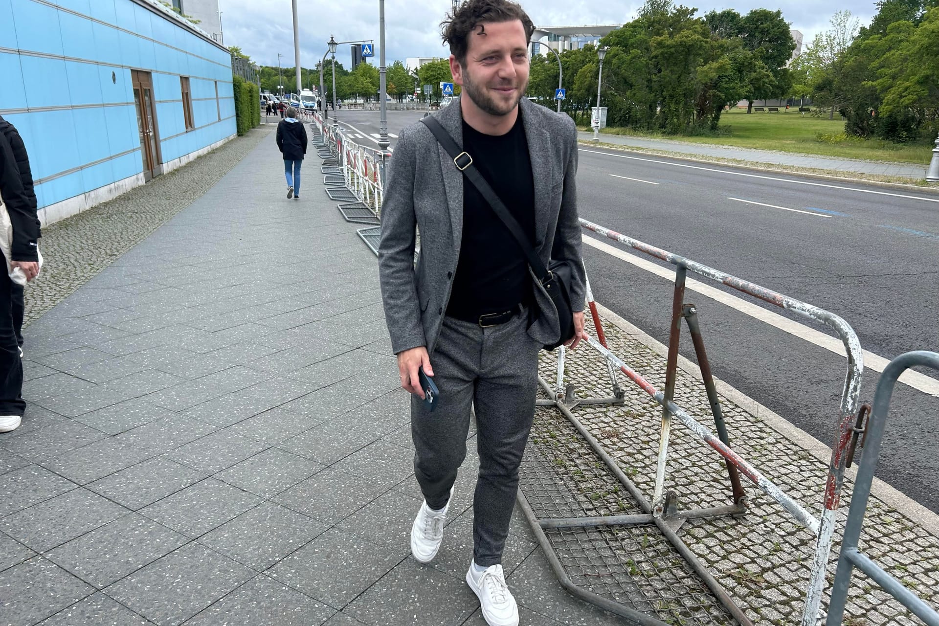 Grünen-Chef Banaszak in Eile, 28. Mai 2025, während des Selenskyi-Besuchs in Berlin Grünen-Chef Banaszak in Eile, 28. Mai 2025, während des Selenskyi-Besuchs in Berlin
