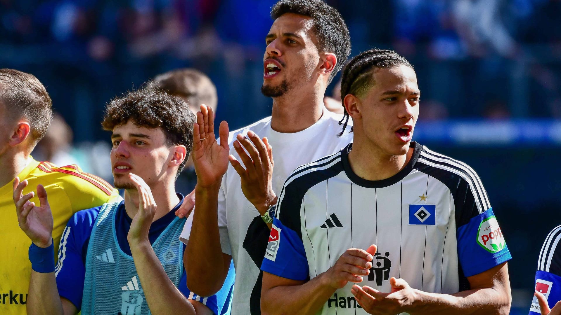 András Nemeth (r.) mit Robert Glatzel und Nicolas Oliveira: Der HSV-Stürmer zieht einen Abschied aus Hamburg im Sommer in Erwägung. András Nemeth (r.) mit Robert Glatzel und Nicolas Oliveira: Der HSV-Stürmer zieht einen Abschied aus Hamburg im Sommer in Erwägung.