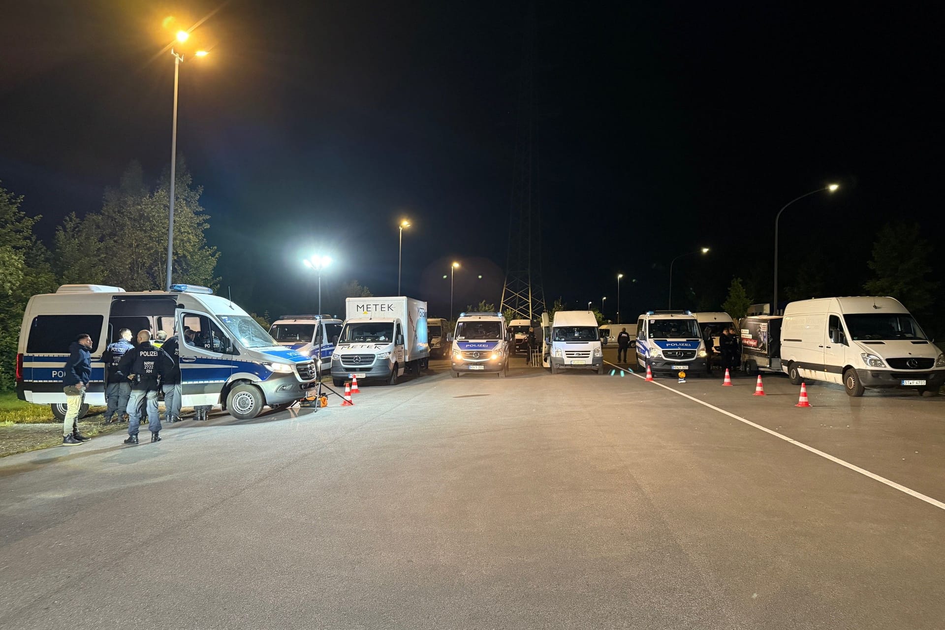 Kontrollstelle der Polizei am Sulterkamp: Hier wurden mehrere Haftbefehle vollstreckt.