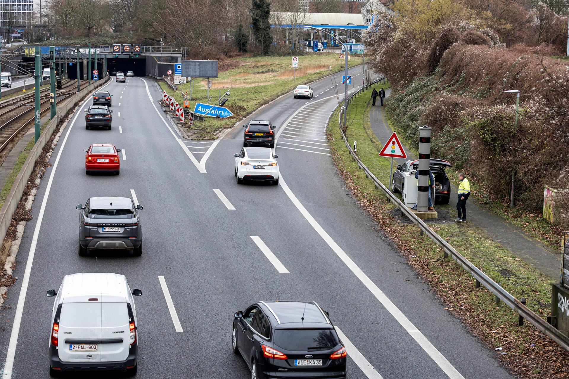 Die A40 in Essen (Symbolfoto): Die viel befahrene Autobahn wird Ende Mai für eine Woche gesperrt.