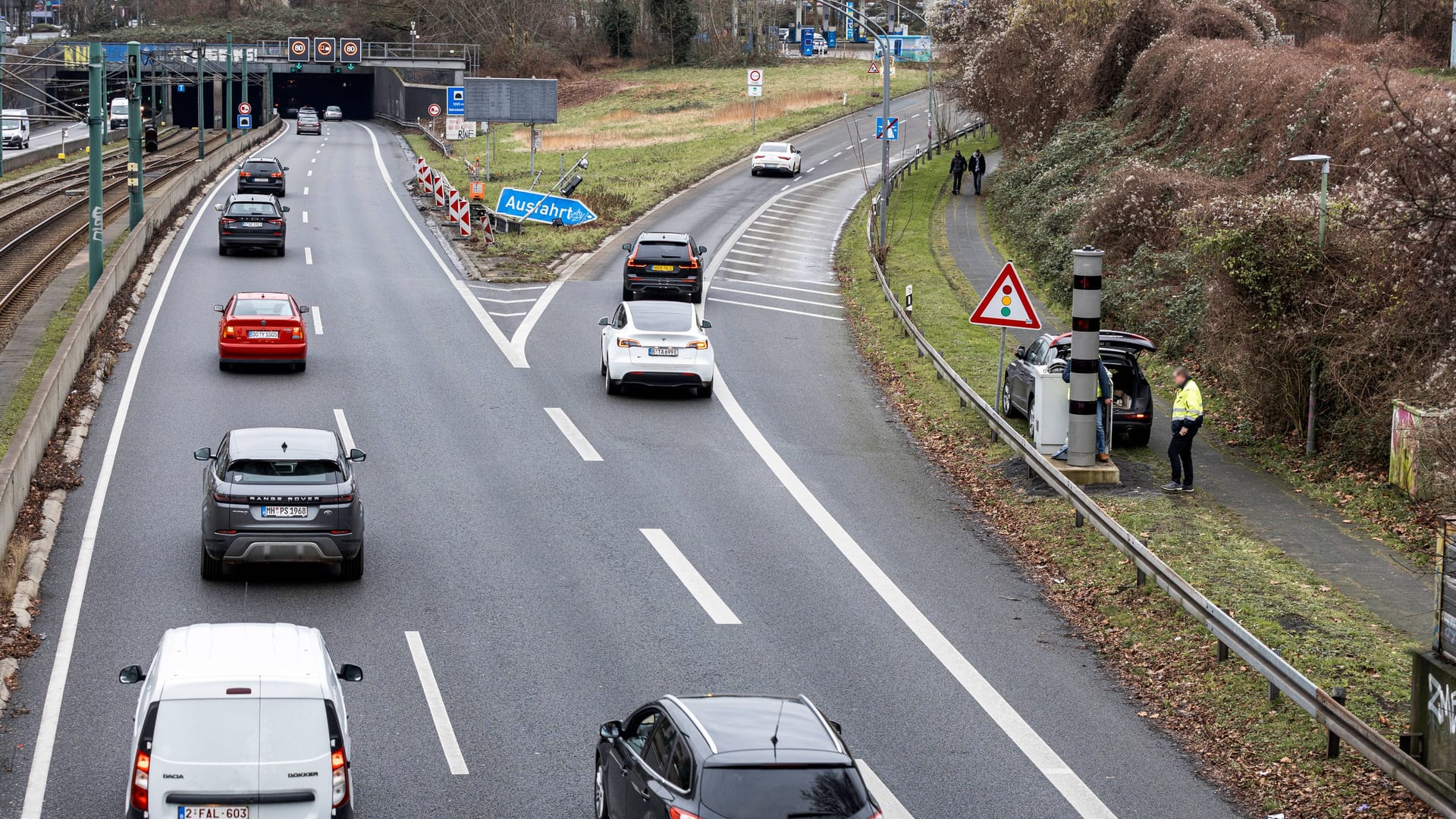 Die A40 in Essen (Symbolfoto): Die viel befahrene Autobahn wird Ende Mai für eine Woche gesperrt. Die A40 in Essen (Symbolfoto): Die viel befahrene Autobahn wird Ende Mai für eine Woche gesperrt.