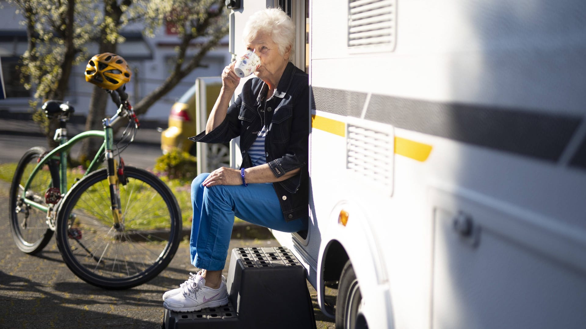 Ein fester Stellplatz statt teure Wohnung: Dauer-Camping wird für viele Menschen zur bezahlbaren Wohnlösung – vor allem im Alter.