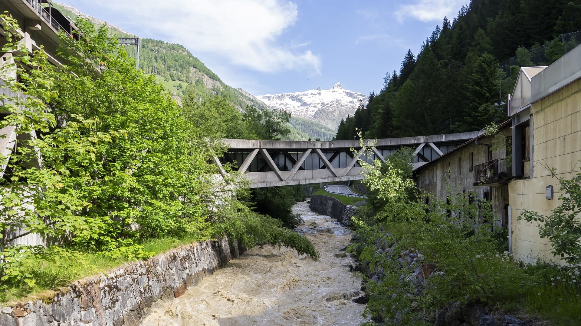 Nach Gletscherabbruch im Wallis Nach Gletscherabbruch im Wallis