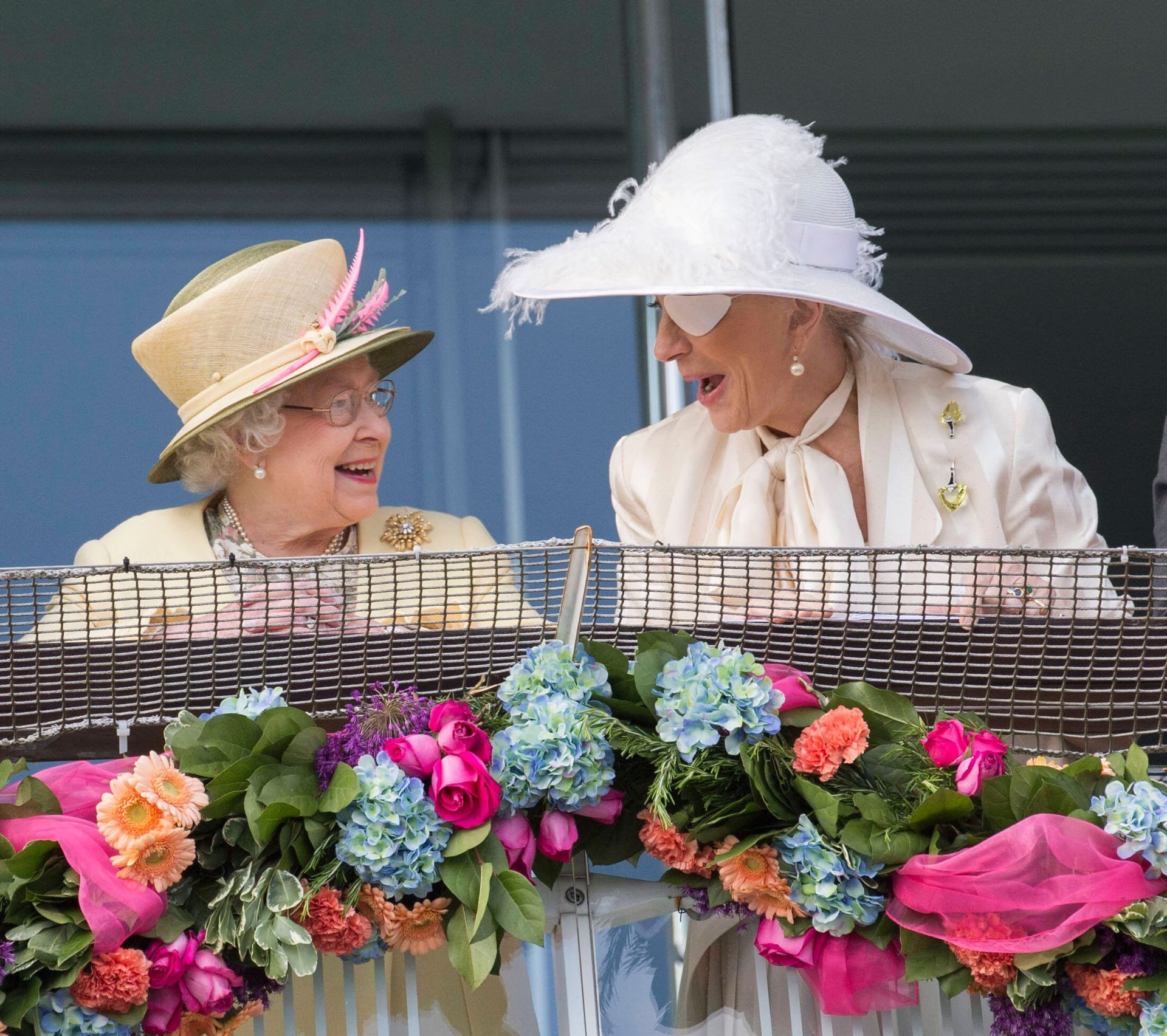 Prinzessin Alexandra, Flora Vesterbergs Großmutter, mit der verstorbenen Königin Elizabeth II.