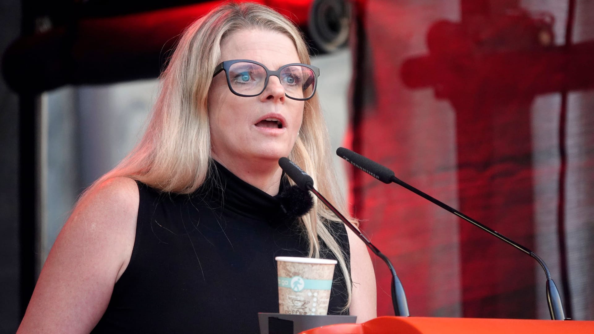 Susanne Schaper bei einer Wahlkampfveranstaltung in Chemnitz.