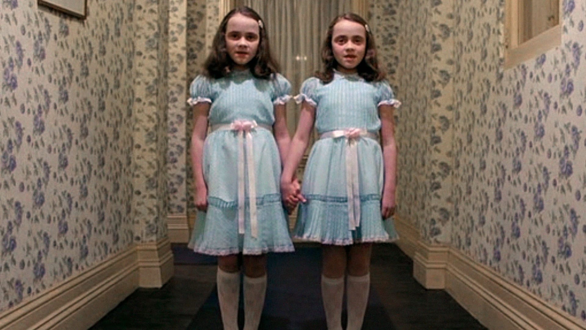 Lisa und Louise Burns: Sie spielten im jungen Alter im Film "The Shining" mit. Lisa und Louise Burns: Sie spielten im jungen Alter im Film "The Shining" mit.