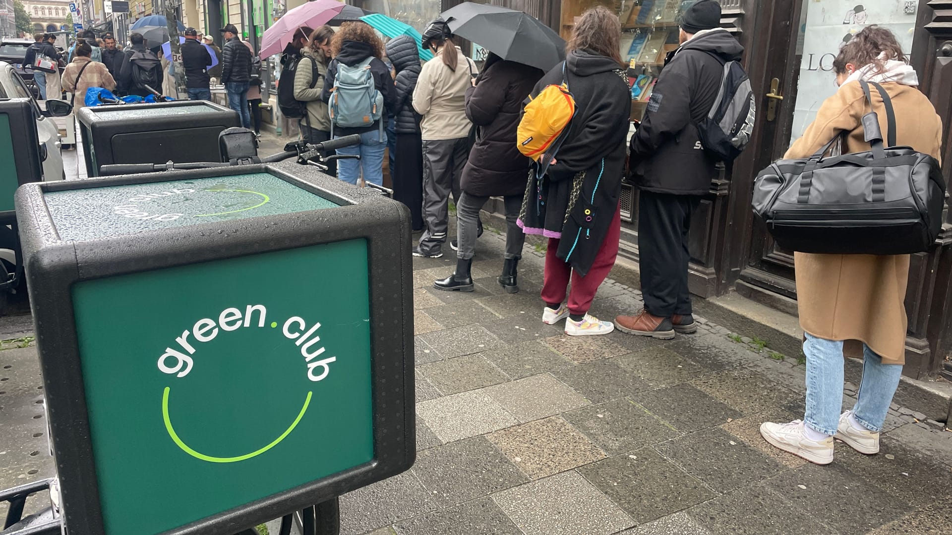 Großer Andrang bei der Eröffnung: Über 1.000 Vorbestellungen verzeichnete Green Club zum Opening-Day in München.