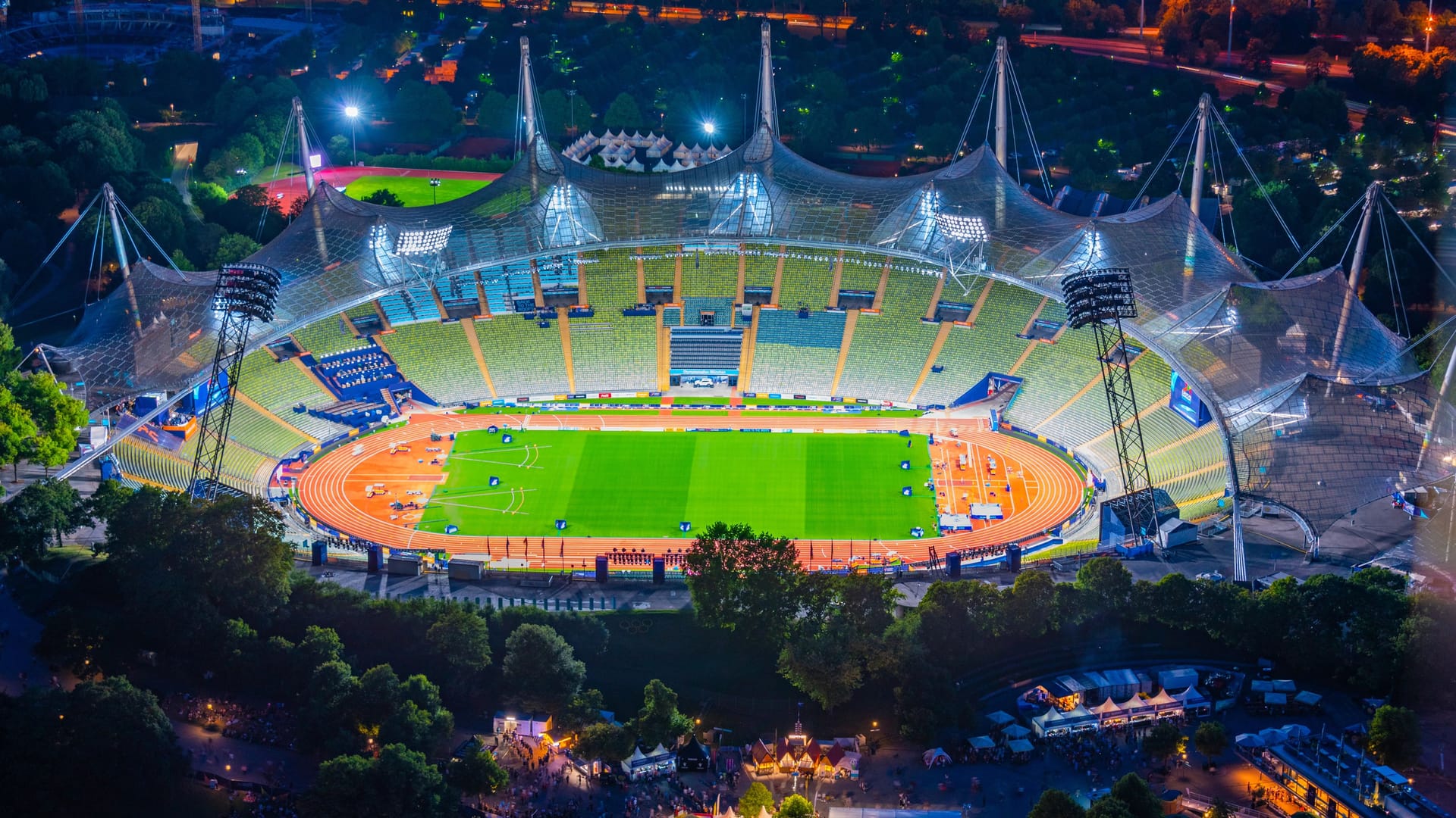 Blick aufs Münchner Olympiastadion (Archivbild): Blick aufs Münchner Olympiastadion (Archivbild):