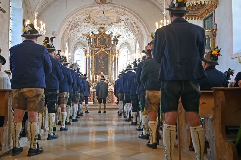 Ein katholischer Gottesdienst in Bayern (Archivbild): In zwei bayerischen Gemeinden fällt ein Feiertag weg.