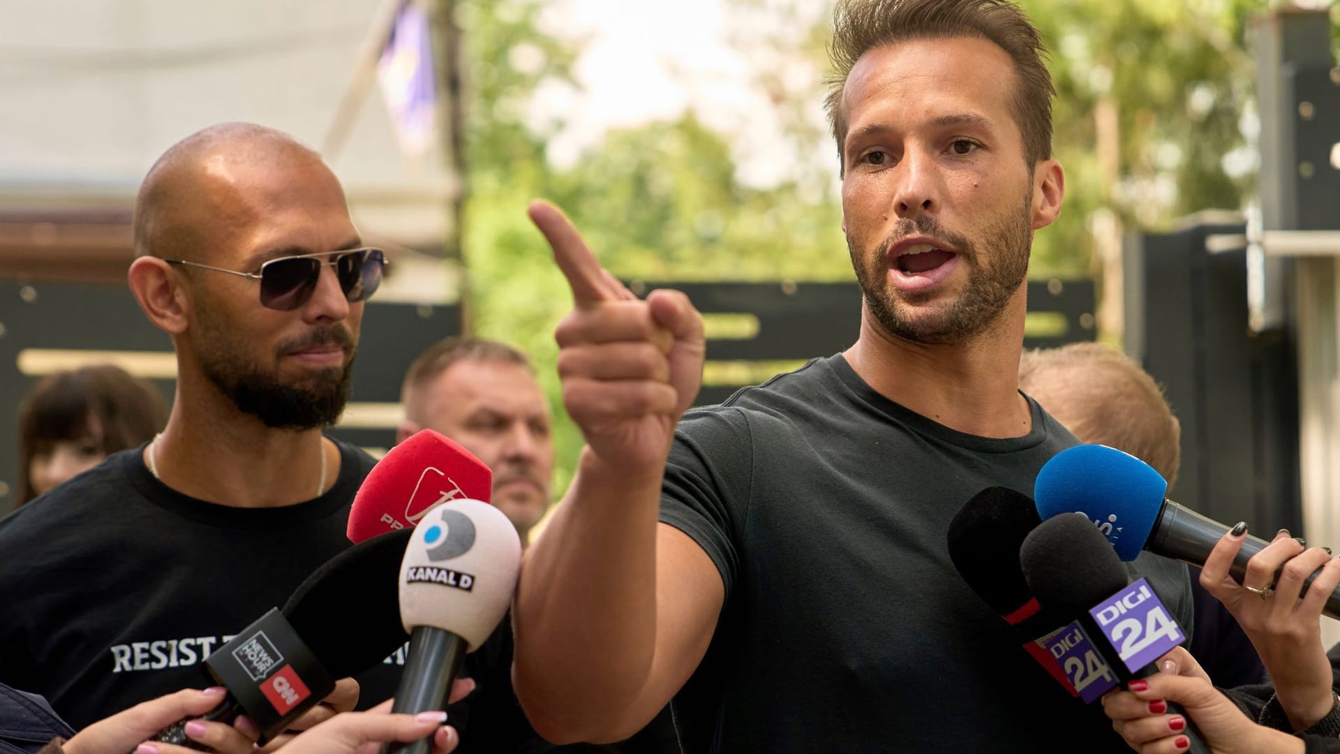 Anklage gegen Tate-Brüder wegen Vergewaltigung Anklage gegen Tate-Brüder wegen Vergewaltigung