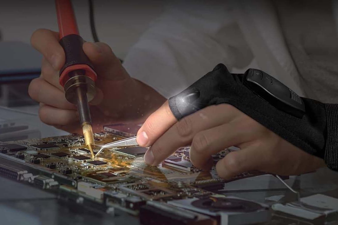 Mit LED-Handschuhen ist keine weitere Lichtquelle notwendig.