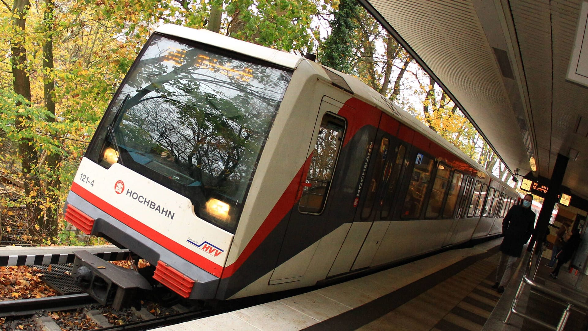 U-Bahn an einem Bahnsteig (Symbolbild): Auf einem Abschnitt der Linie U1 fahren nächste Woche Ersatzbusse.