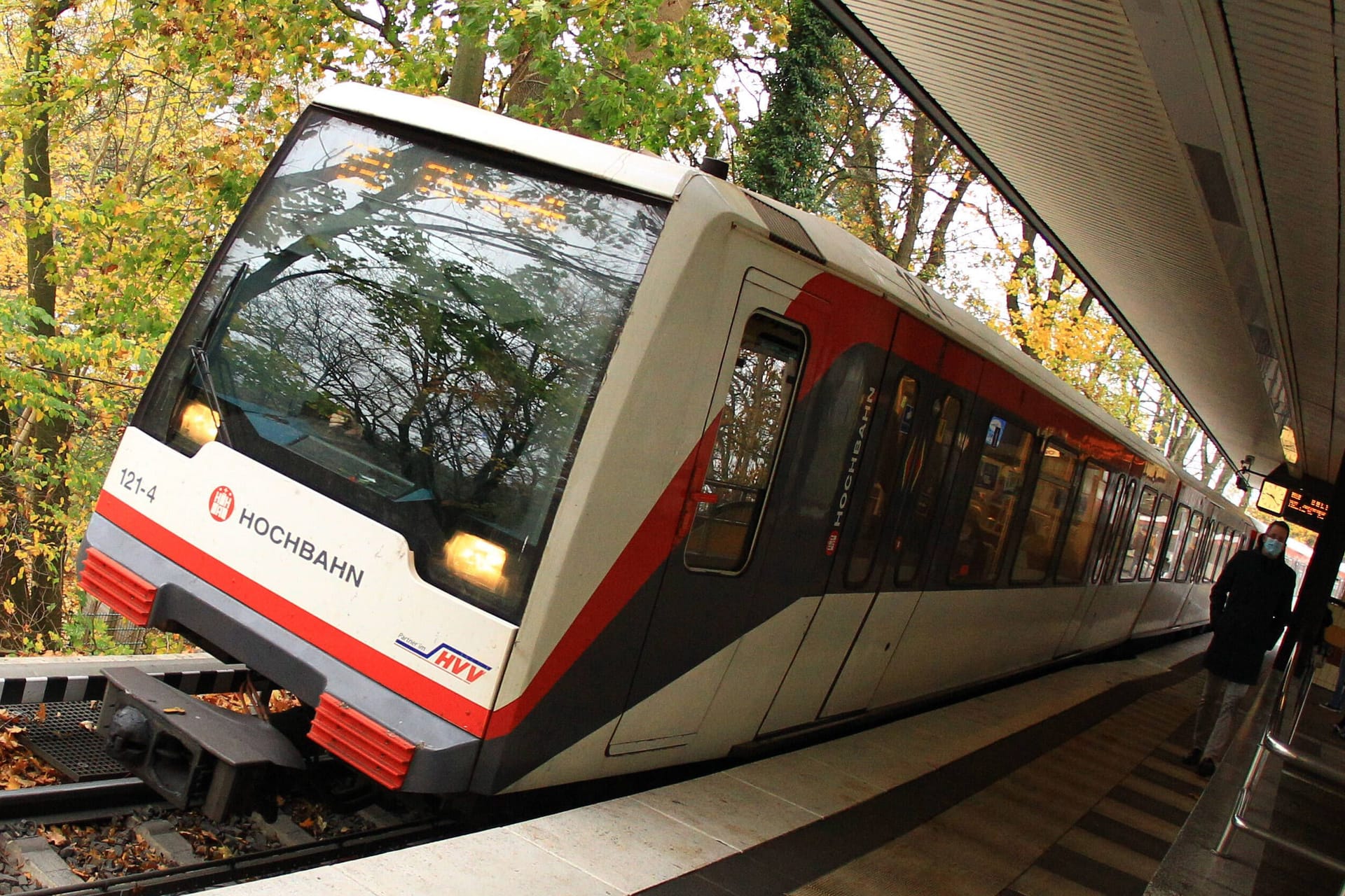 U-Bahn an einem Bahnsteig (Symbolbild): Auf einem Abschnitt der Linie U1 fahren nächste Woche Ersatzbusse.