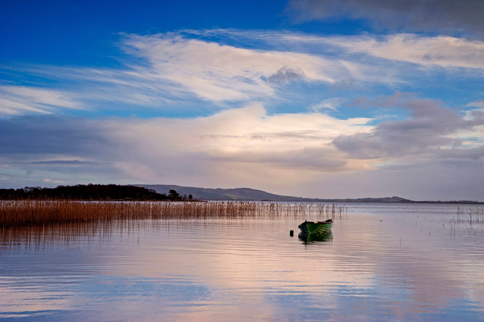 Einsamkeit und Ruhe in Irland: Pontoon im irischen County Mayo ist ein berühmter Spot für Angler.