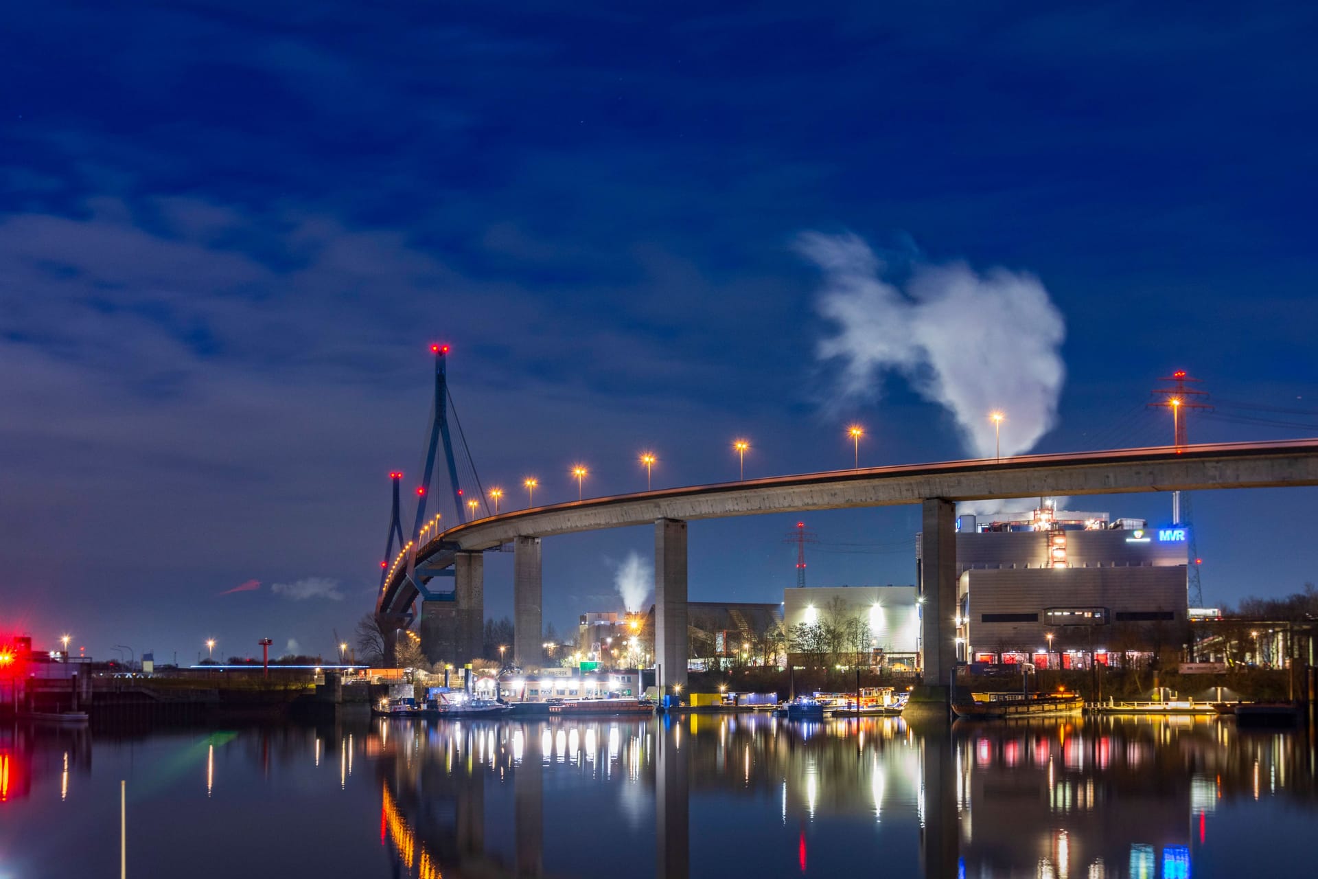 Die Köhlbrandbrücke in Hamburg (Symbolfoto): In den kommenden Wochen wird sie gleich zweimal gesperrt.