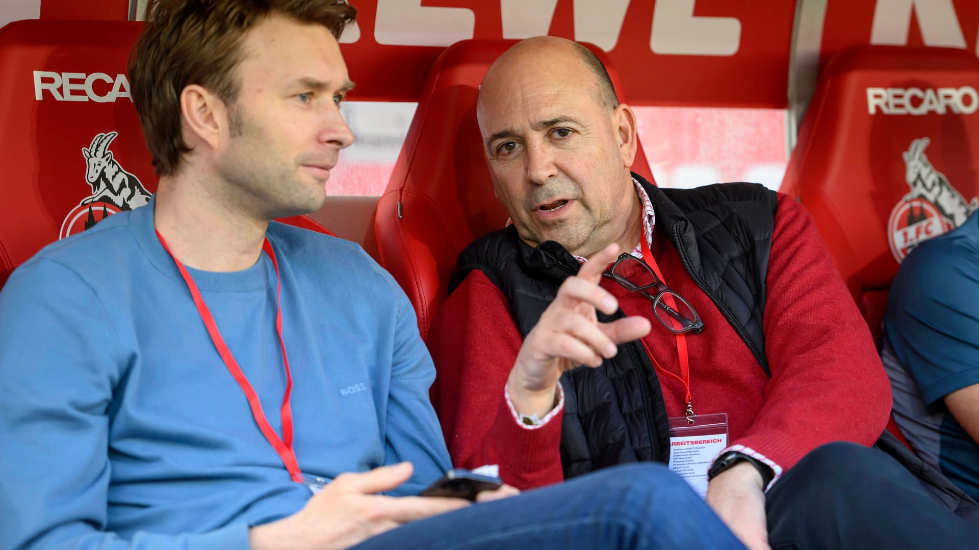 Simon Rolfes (l.) und Fernando Carro (r.) führen die Verhandlungen von Leverkusens Seite aus.