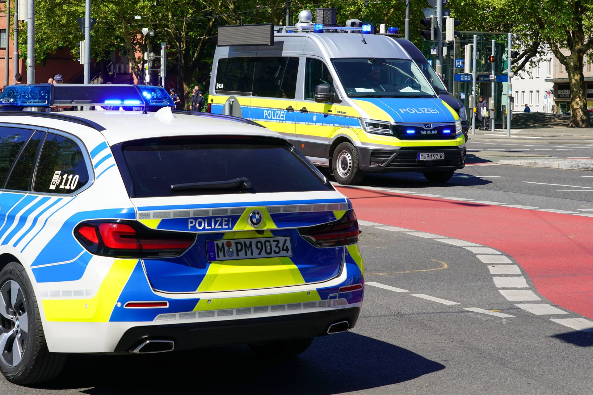 Einsatzwagen der Polizei München (Symbolfoto): Am Dienstag ist der Digitalfunk der Einsatzkräfte ins Straucheln geraten.