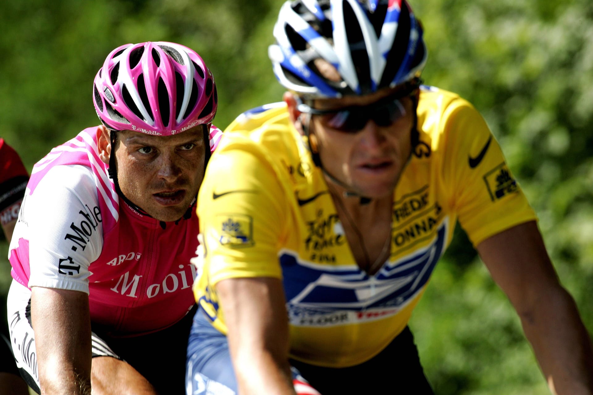 Jan Ullrich (links) und Lance Armstrong: Mittlerweile verbindet die beiden einstigen Rivalen eine Freundschaft.