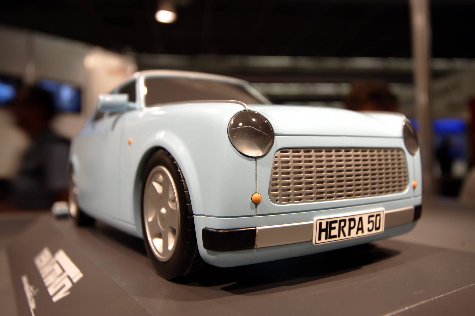 Das Trabbi-Modell von Herpa in schönem Blauton.