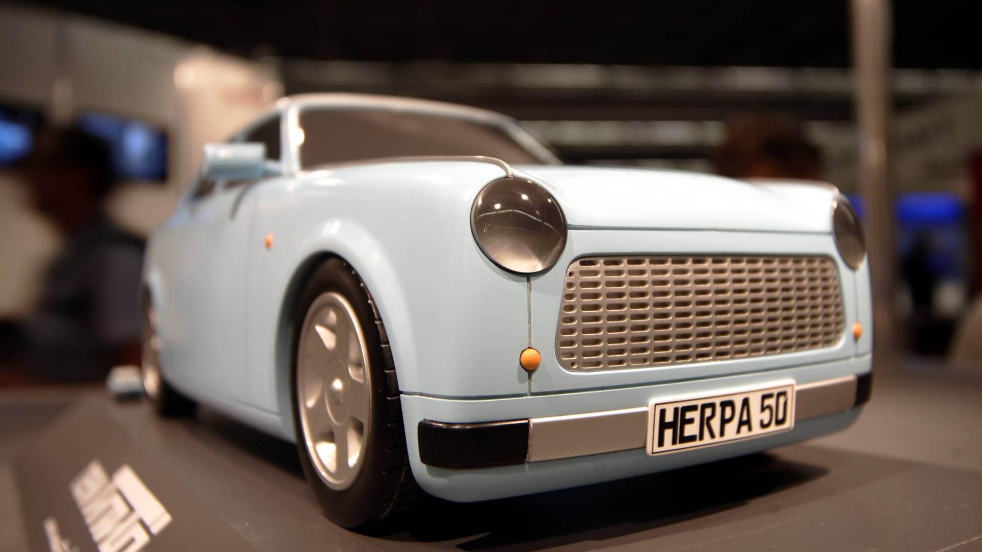 Das Trabbi-Modell von Herpa in schönem Blauton.