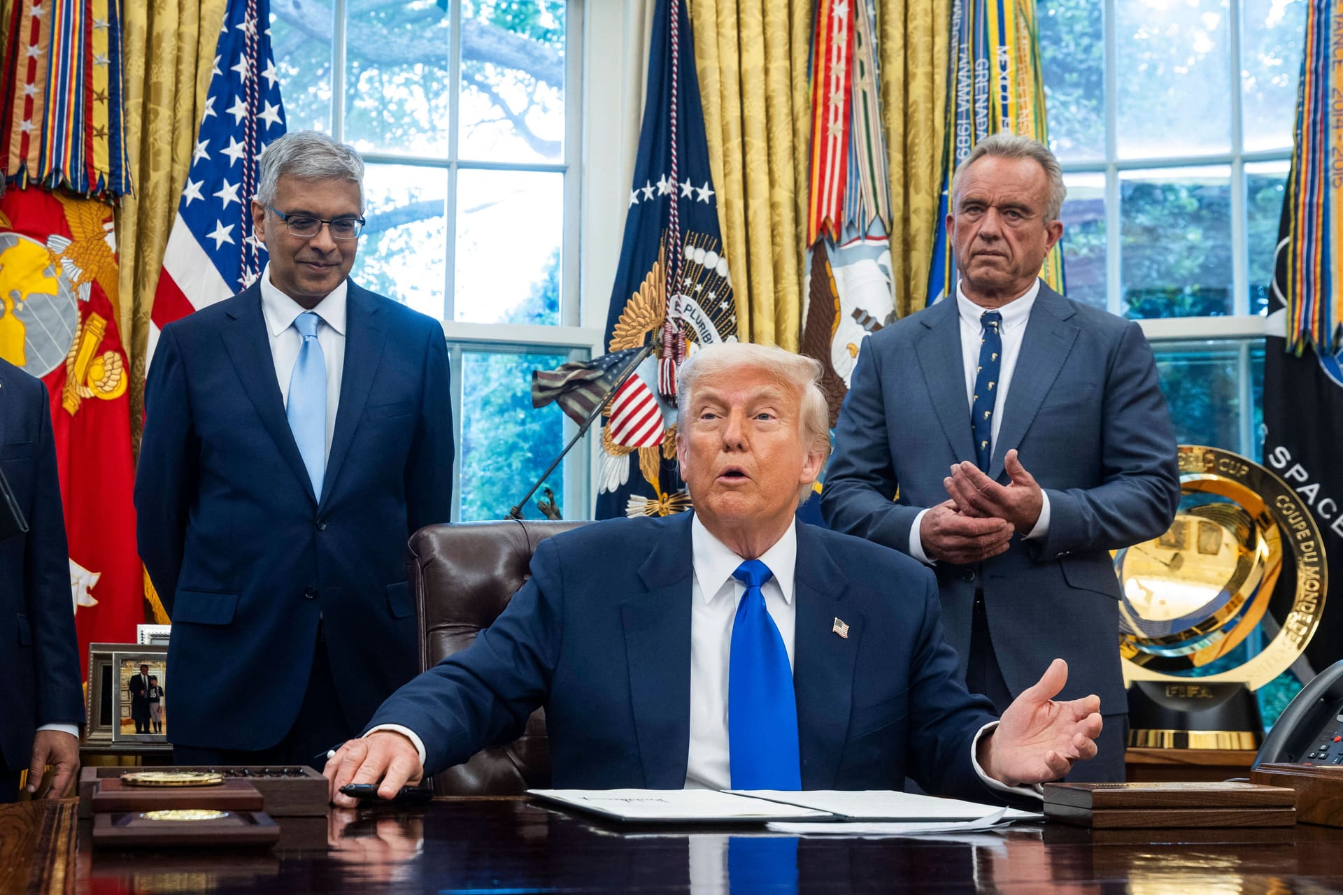 Trump mit Kollegen im Oval Office: Der US-Präsident pocht auf seine America-First-Agenda.