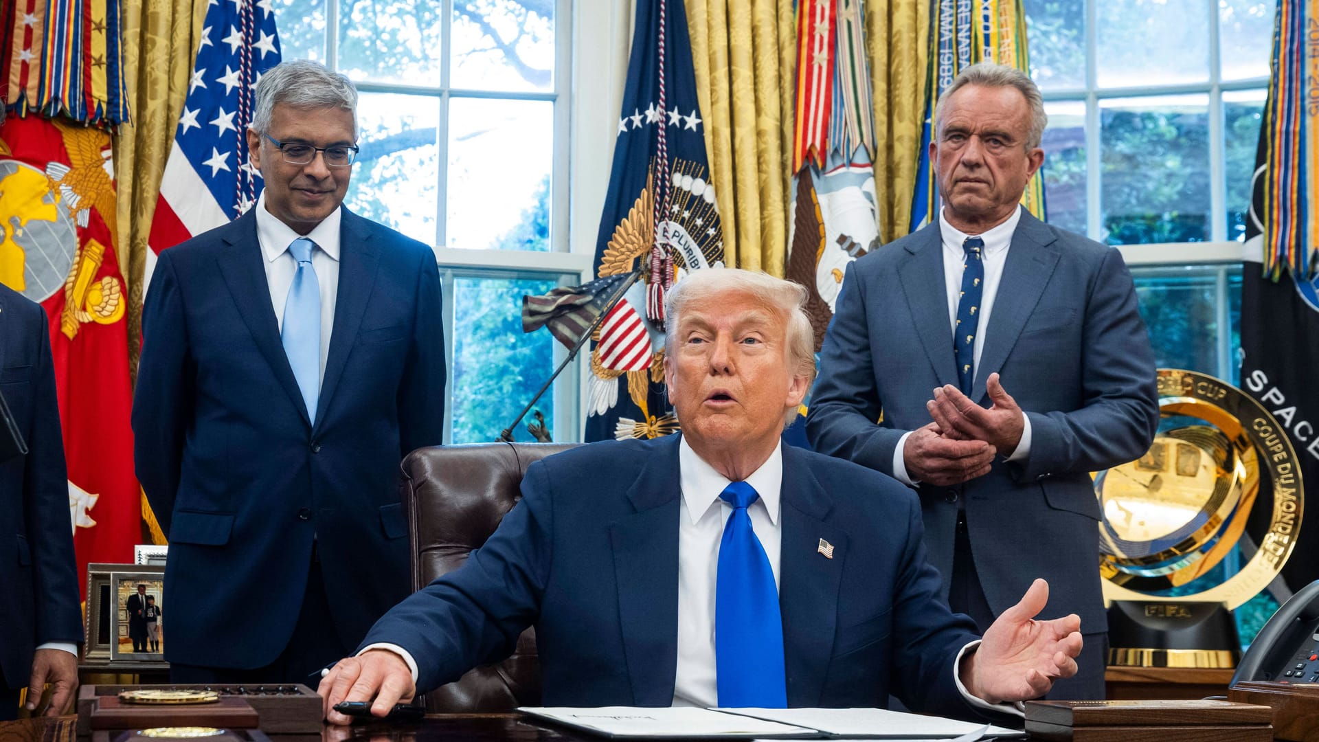 Trump mit Kollegen im Oval Office: Der US-Präsident pocht auf seine America-First-Agenda.