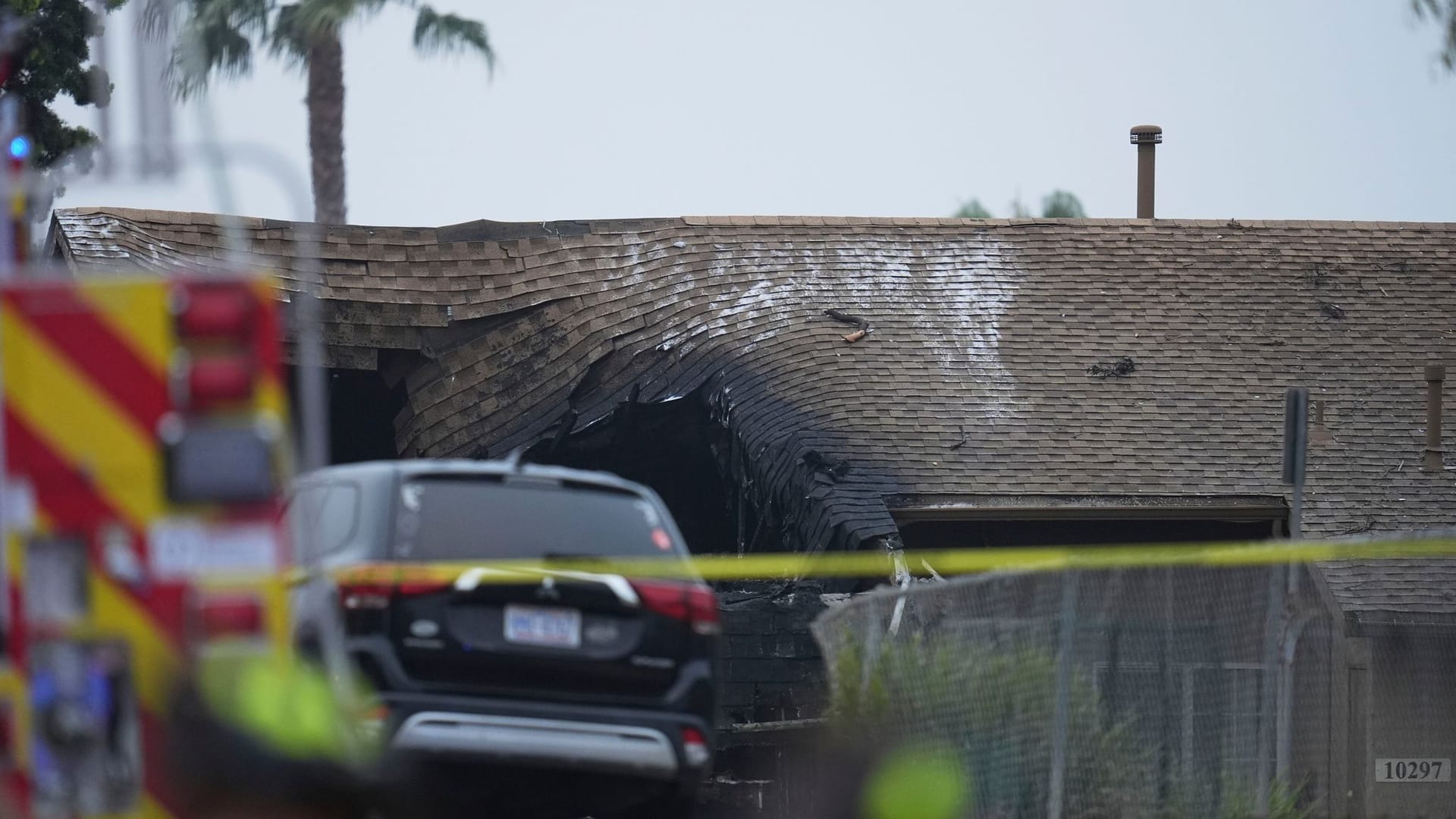 Kleinflugzeug stürzt in Wohngebiet in San Diego ab