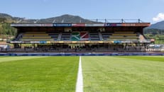 Pokal-Party eskaliert: Stadiondach fängt Feuer