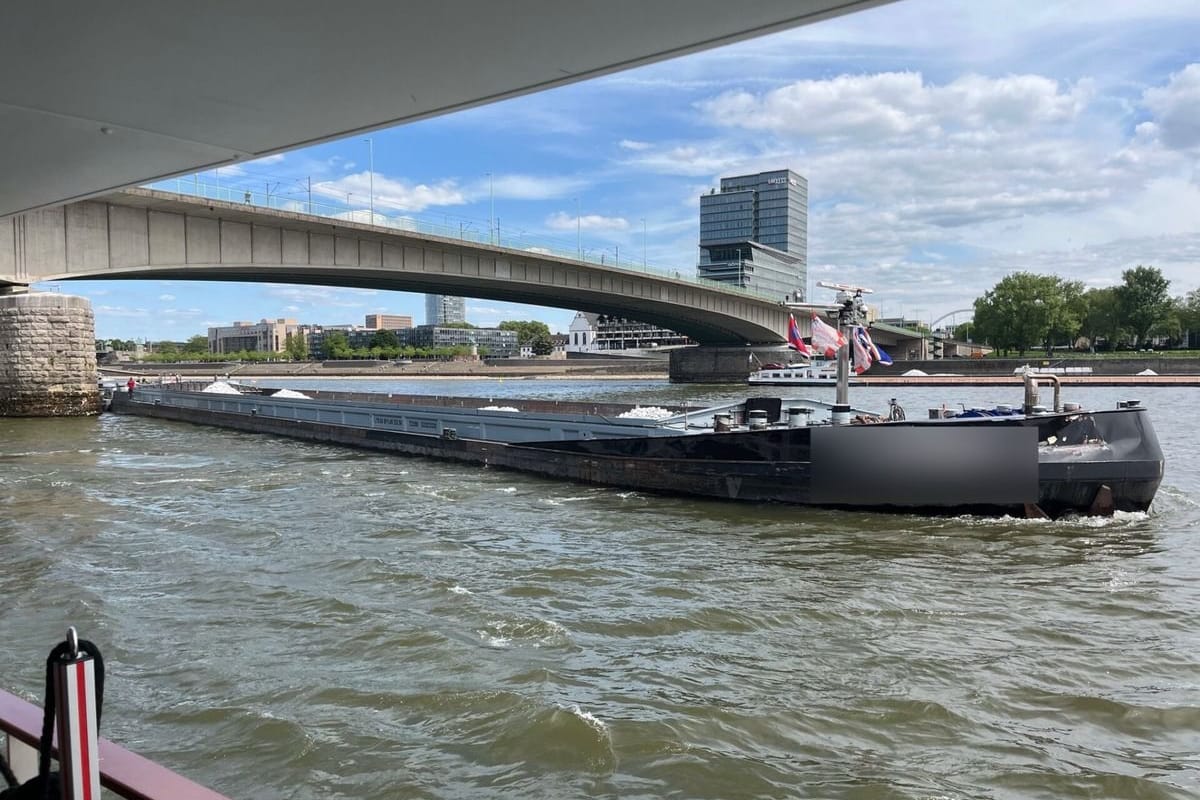 Das festgefahrene Schiff: An dem Unfall waren fünf Boote beteiligt.