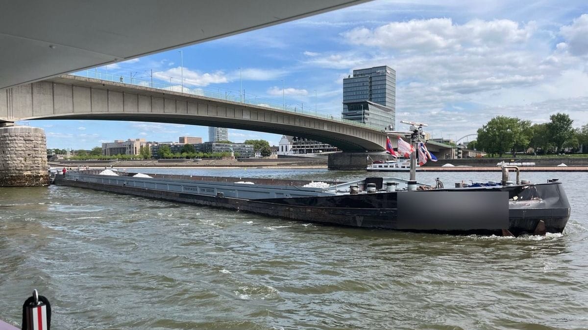 Das festgefahrene Schiff: An dem Unfall waren fünf Boote beteiligt.