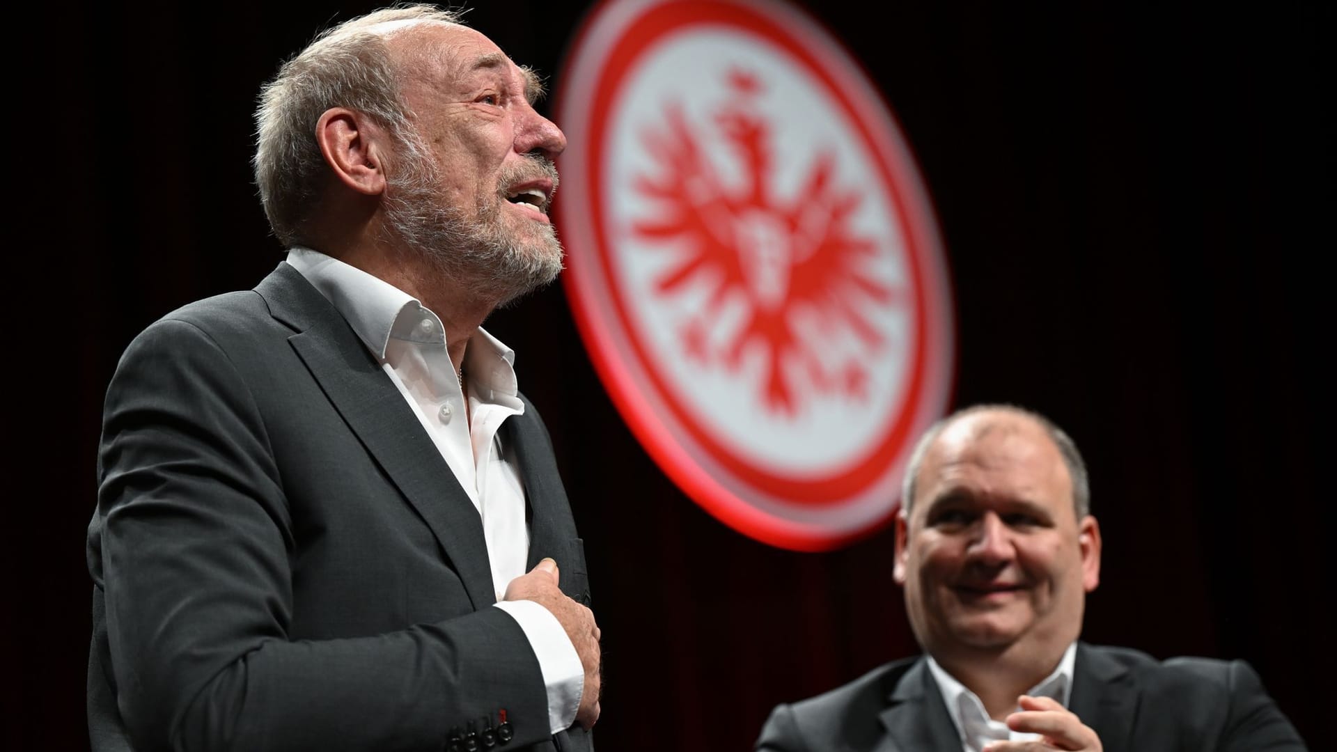 Peter Fischer (l): Der Ex-Präsident von Eintracht-Frankfurt war an Prosatata-Krebs erkrankt.