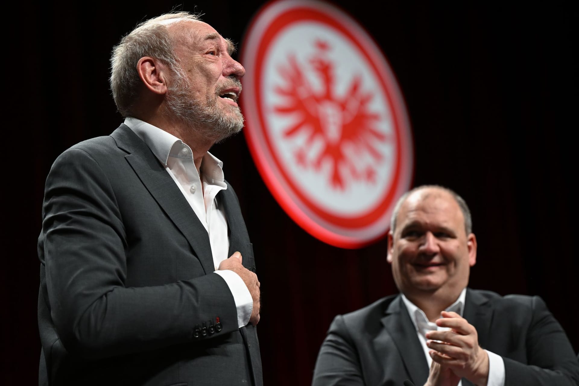 Peter Fischer (l): Der Ex-Präsident von Eintracht-Frankfurt war an Prosatata-Krebs erkrankt.