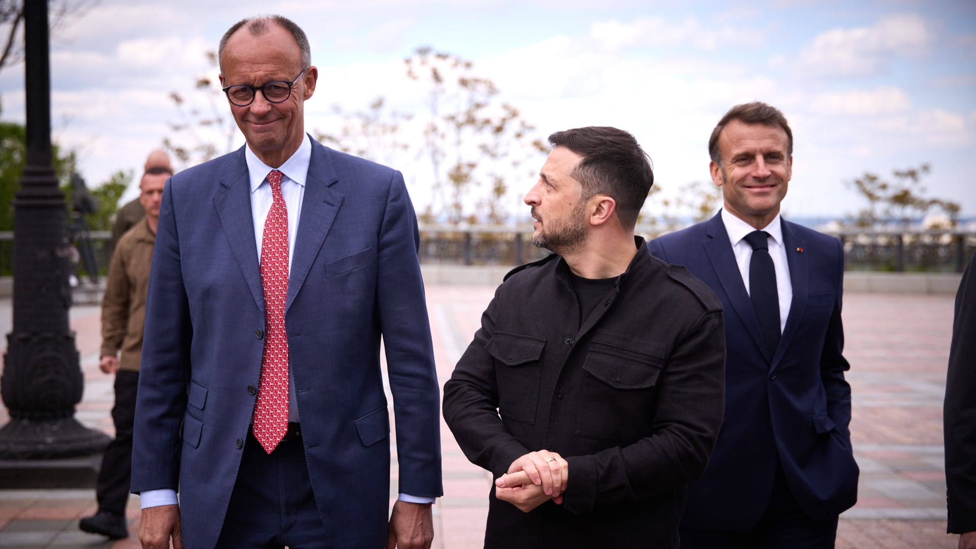Friedrich Merz zusammen mit Wolodymyr Selenskyj und Emmanuel Macron in Kiew.