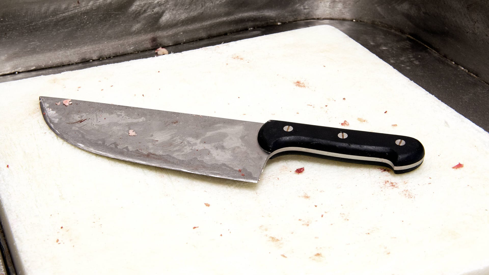 Ein Fleischermesser (Symbolbild): In Gelsenkirchen hat eine aggressive Frau Mitarbeiter und Polizei in Schach gehalten.