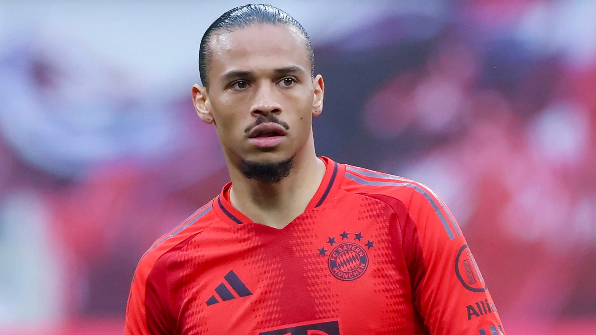 Leroy Sané: Der Nationalspieler trägt seit 2020 das Trikot des FC Bayern.
