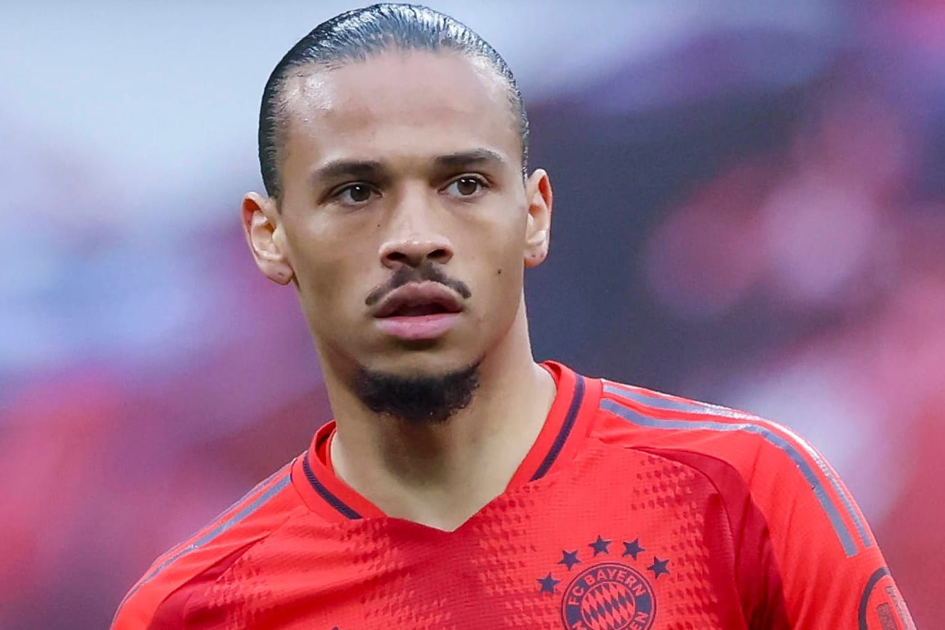 Leroy Sané: Der Nationalspieler trägt seit 2020 das Trikot des FC Bayern.