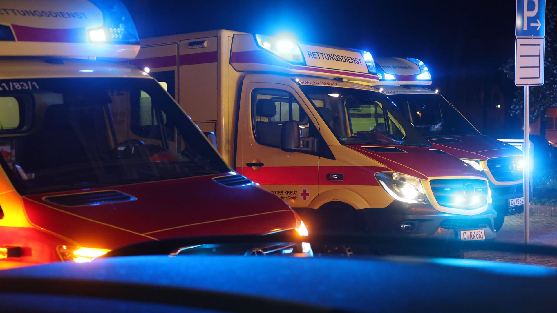 Fahrzeuge des Rettungsdienstes im Einsatz (Symbolbild): In Karlsruhe kam für einen 66-Jährigen jede Hilfe zu spät. Fahrzeuge des Rettungsdienstes im Einsatz (Symbolbild): In Karlsruhe kam für einen 66-Jährigen jede Hilfe zu spät.