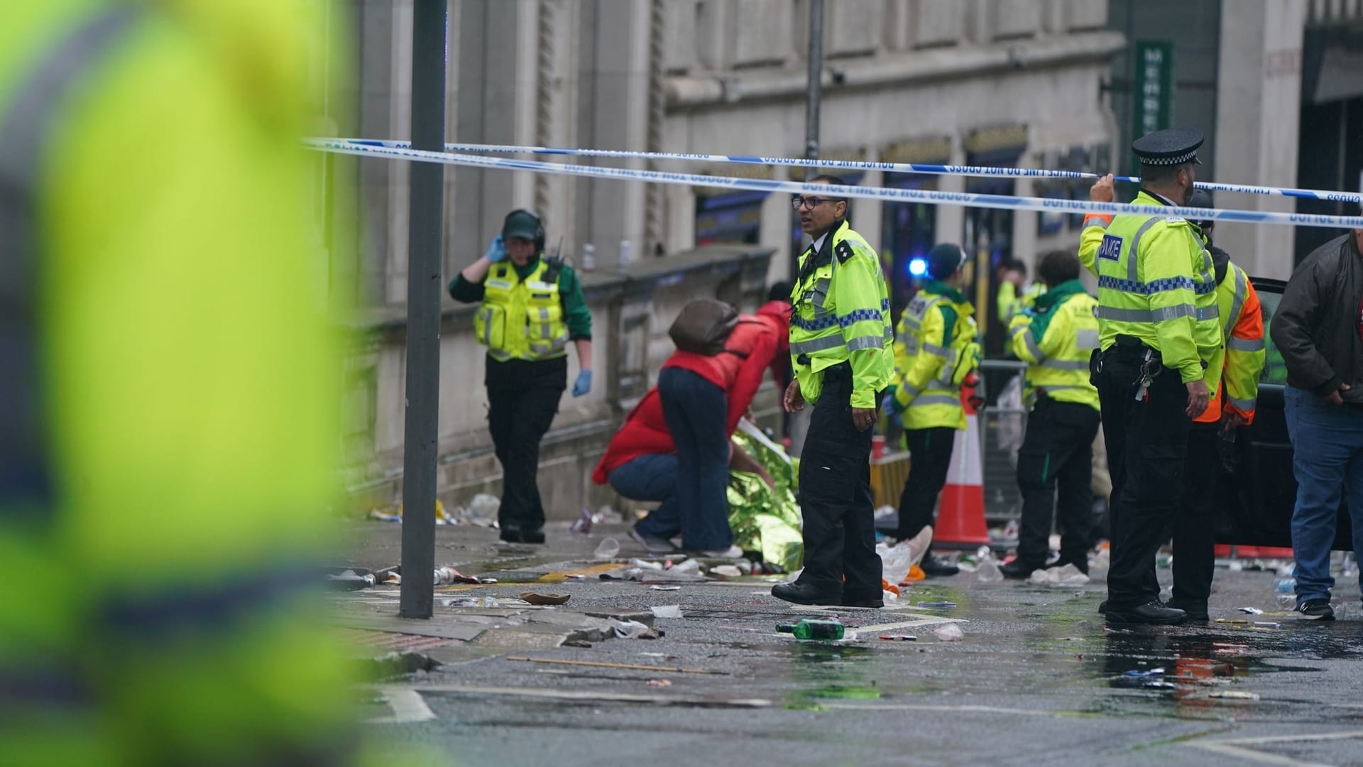 Siegerparade in Liverpool - Auto fährt in Menschenmenge