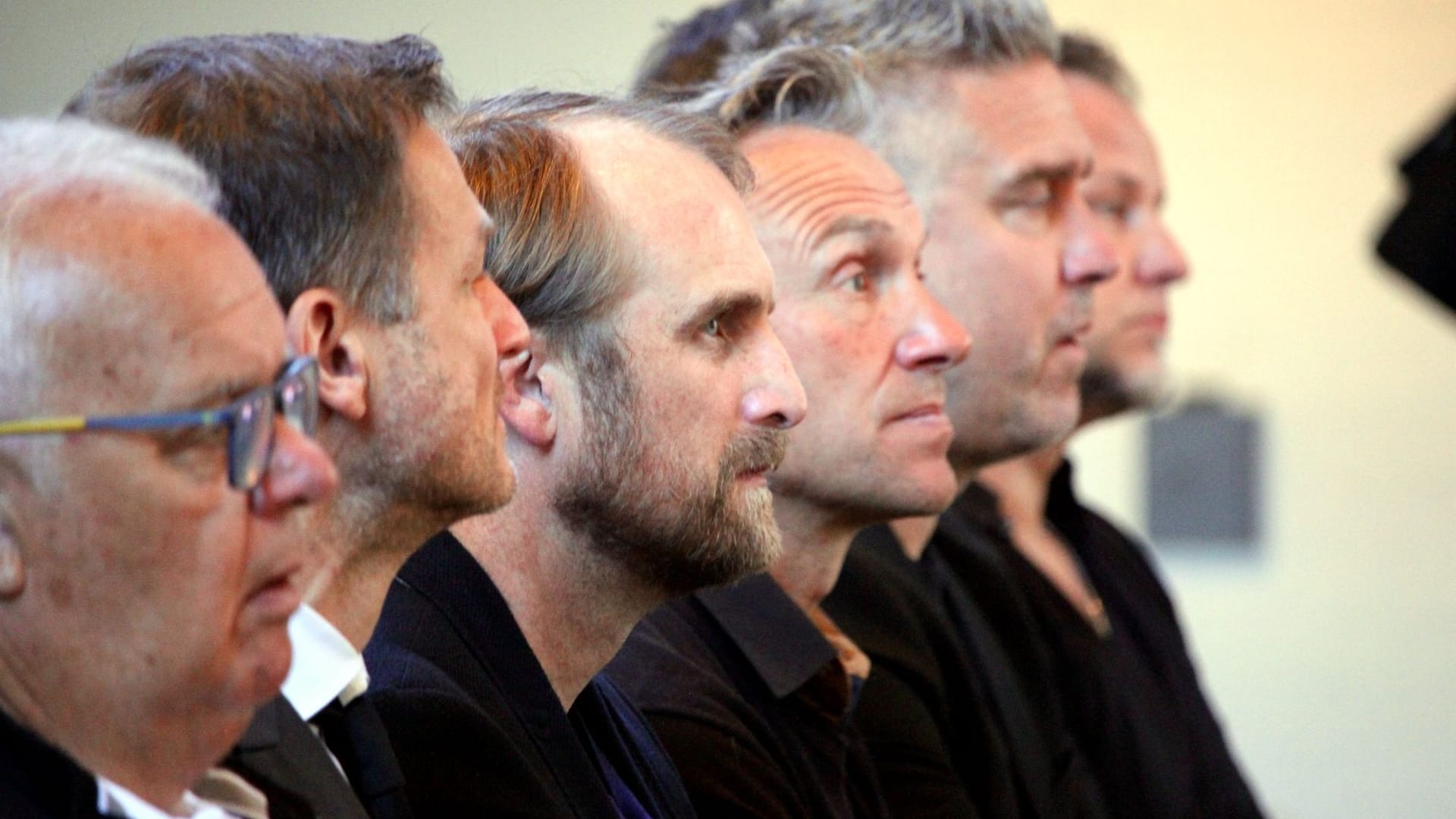 Die Ex-Löwen-Profis Daniel Bierofka (dritter v. l.) und Michael Hofmann (dritter v. r.): Auch sie kamen zum Gottesdienst.