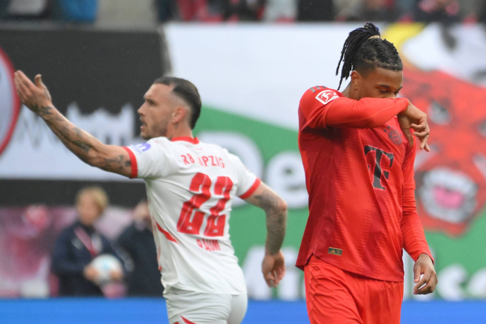 Michael Olise: Verlor den Ball vor dem 0:1 leichtfertig an Simons. Fand lange überhaupt nicht zu seinem Spiel. Lieferte mit der Ecke zum 1:2 aber seinen 18. Assist. Und erzielte direkt nach Wiederanpfiff auch noch sein 15. Pflichtspieltor zum 2:2. Traf noch den Pfosten (79.). Note 3 Michael Olise: Verlor den Ball vor dem 0:1 leichtfertig an Simons. Fand lange überhaupt nicht zu seinem Spiel. Lieferte mit der Ecke zum 1:2 aber seinen 18. Assist. Und erzielte direkt nach Wiederanpfiff auch noch sein 15. Pflichtspieltor zum 2:2. Traf noch den Pfosten (79.). Note 3