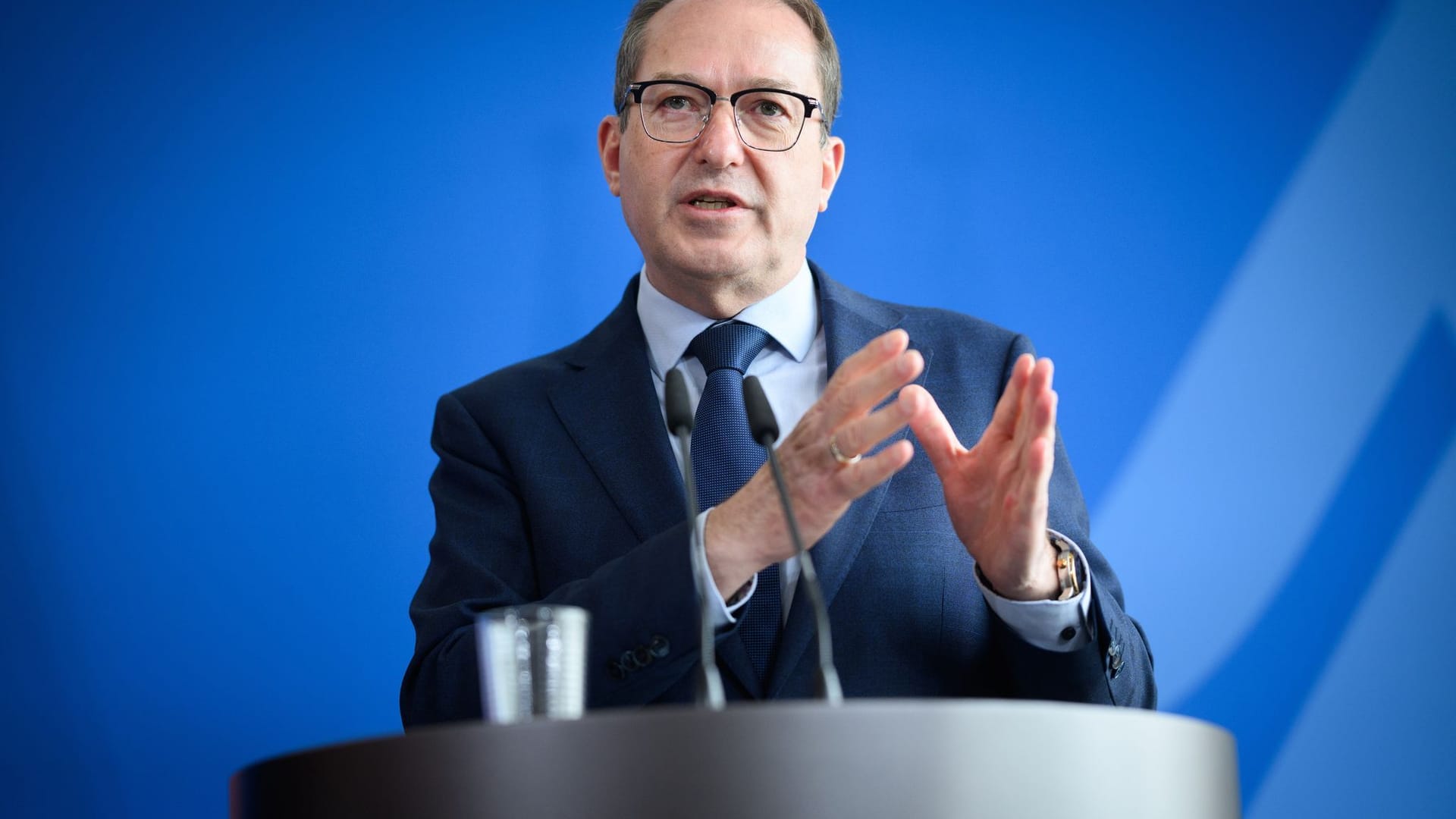 Dobrindt bringt Migrationsgesetze ins Kabinett Dobrindt bringt Migrationsgesetze ins Kabinett