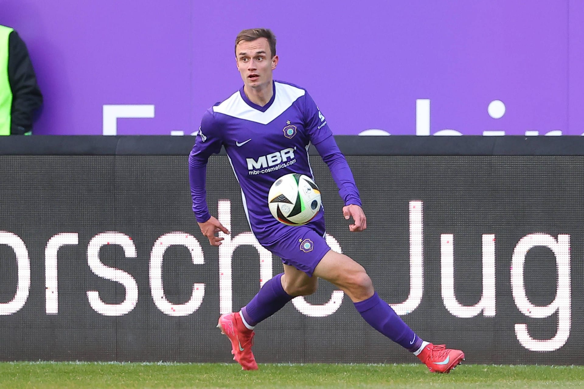 Kilian Jakob im Trikot des FC Erzgebirge Aue: Bei den "Veilchen" läuft sein Vertrag nach Saisonende aus.