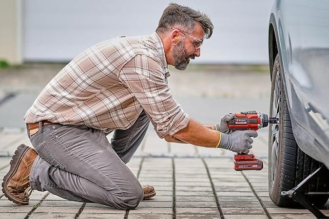 Der Schlagschrauber von Einhell eignet sich für anspruchsvolle Schraubaufgaben.
