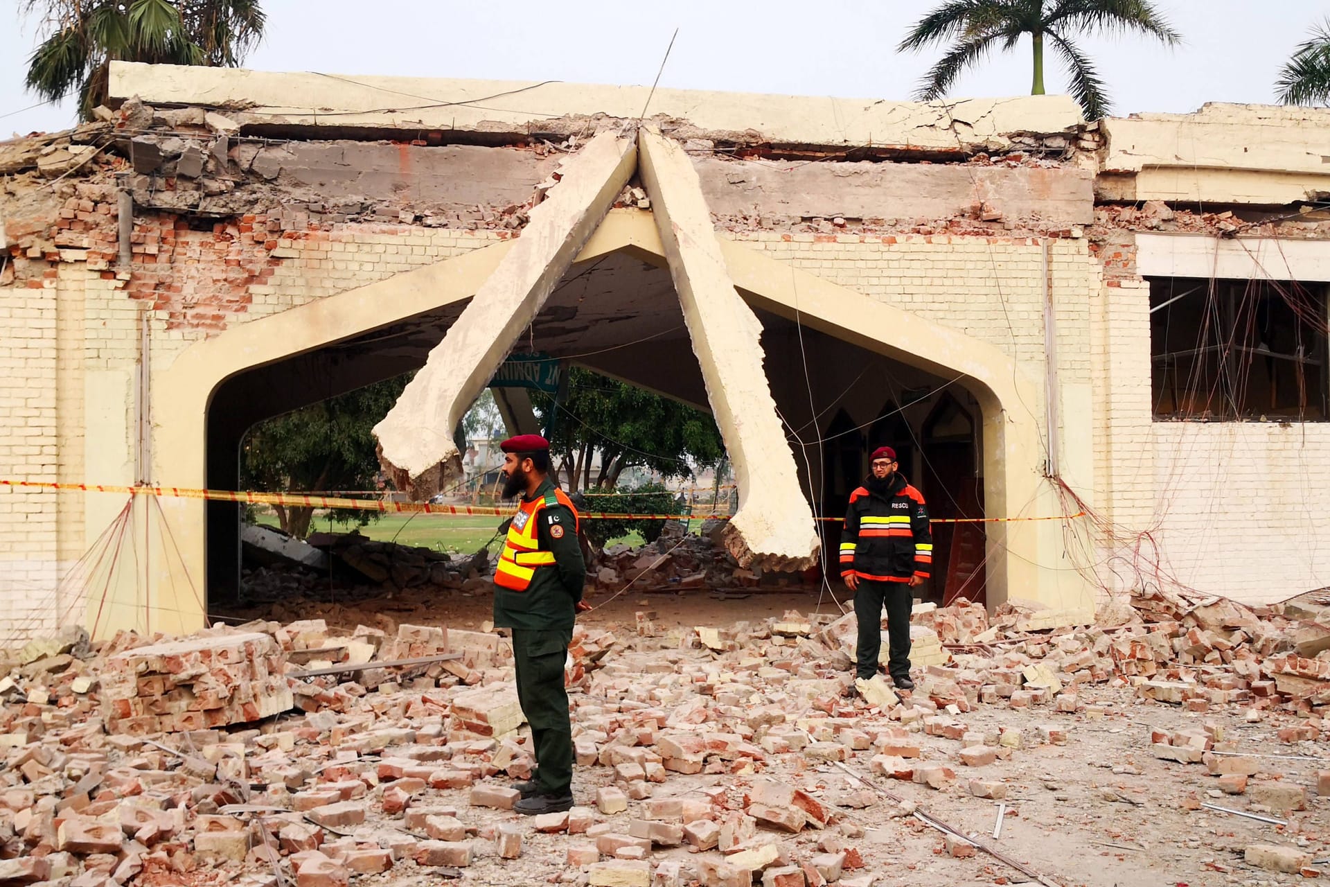 Schäden nach indischen Angriffen auf Pakistan (Symbolbild): In der pakistanischen Metropole Lahore gab es am Donnerstag eine Explosion.