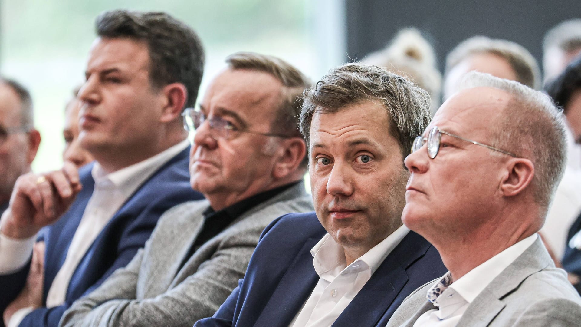 Hubertus Heil, Boris Pistorius, Lars Klingbeil und Matthias Miersch (SPD, v.l.n.r.): Einer von ihnen legte einen Sprung in der Beliebtheitsumfrage hin.