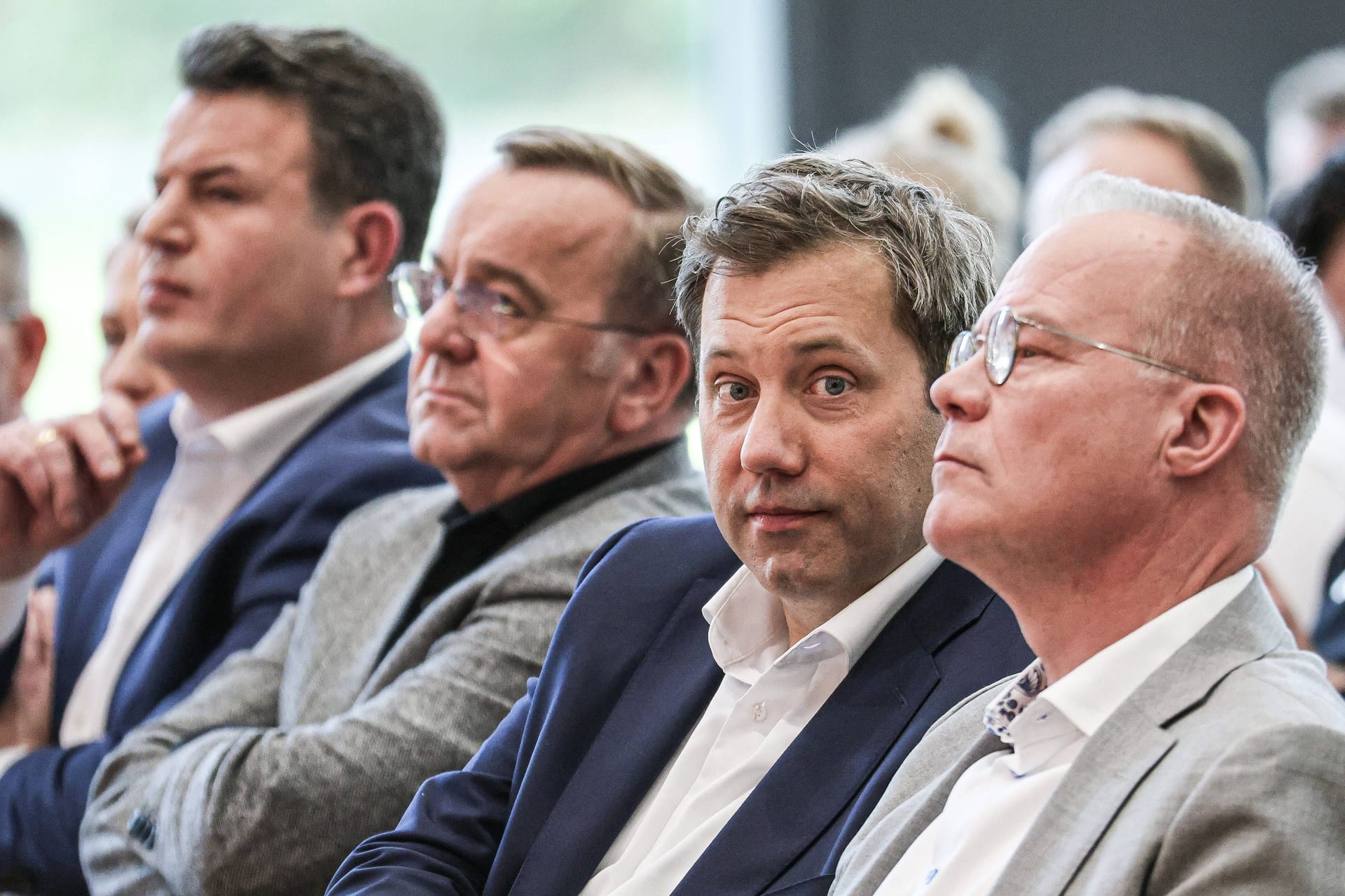 Hubertus Heil, Boris Pistorius, Lars Klingbeil und Matthias Miersch (SPD, v.l.n.r.): Einer von ihnen legte einen Sprung in der Beliebtheitsumfrage hin.